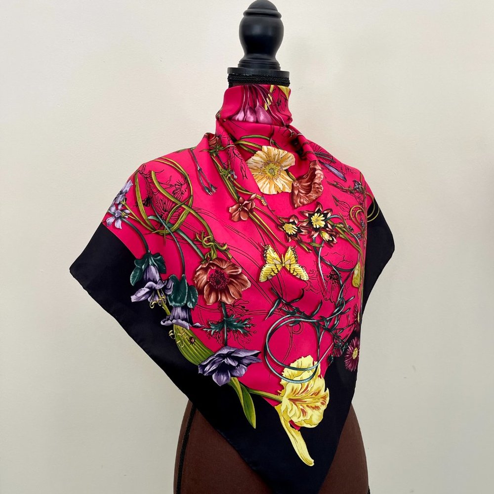 New Gucci Scarf Iconic Floral Print Silk Wrap with Gucci Gift Box - Picture 15 of 15